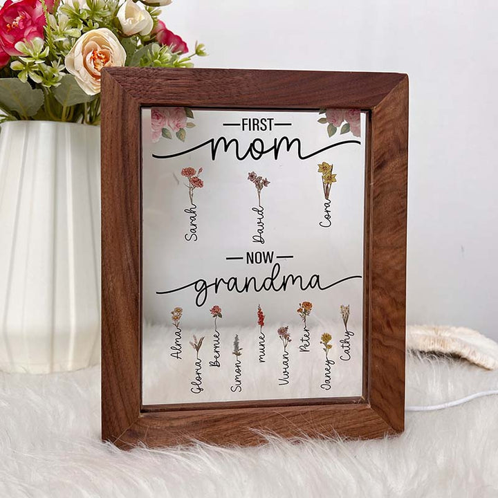 Erst Mama, jetzt Oma | Personalisierter Geburtsblumen-Leuchtrahmen