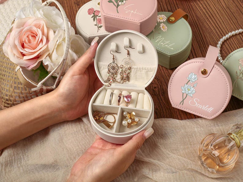 Personalized Name Jewelry Box for Bridesmaids - Canvasgiftco