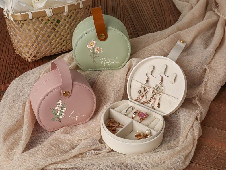 Personalized Name Jewelry Box for Bridesmaids - Canvasgiftco