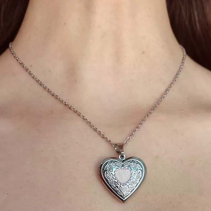 Stainless Steel Gold Plated Custom Heart Locket To Mother’s Day gift - Canvasgiftco